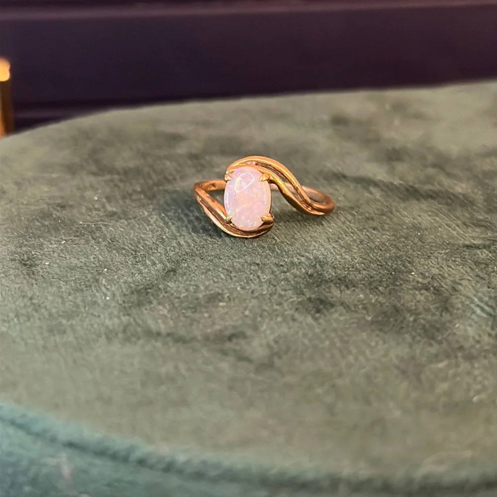 Vintage Opal ring 10k solid gold bypass wave setting - Picture 2 of 5